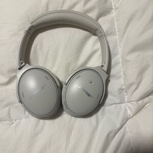 Bose Silver Wireless Headphones
